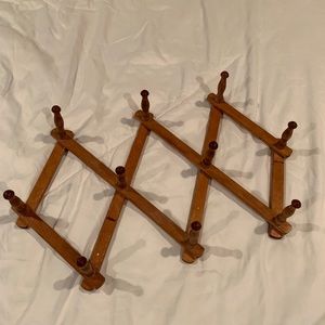 Vintage peg hanger